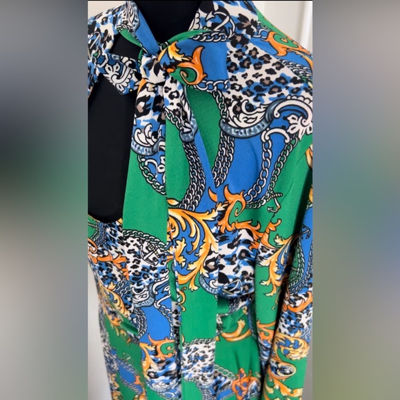 NWOT TIE COLLAR MAXI DRESS 3X GREEN
Boutique Item - Picture 7 of 8